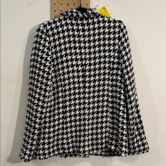 Doe & Rae Black and White Blazer - Picture 4 of 5